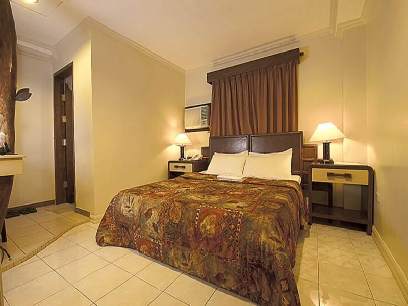 Hotel Joselina - Main Branch Tuguegarao City Exteriör bild